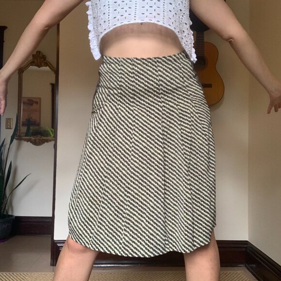 Abstract Print Pleated Midi Skirt in Black Silk - Picture 3 of 7